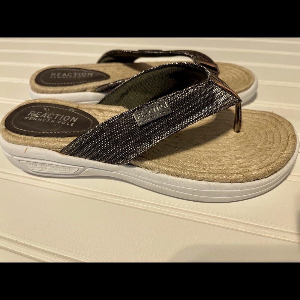 Size 6 Reaction Flip flops